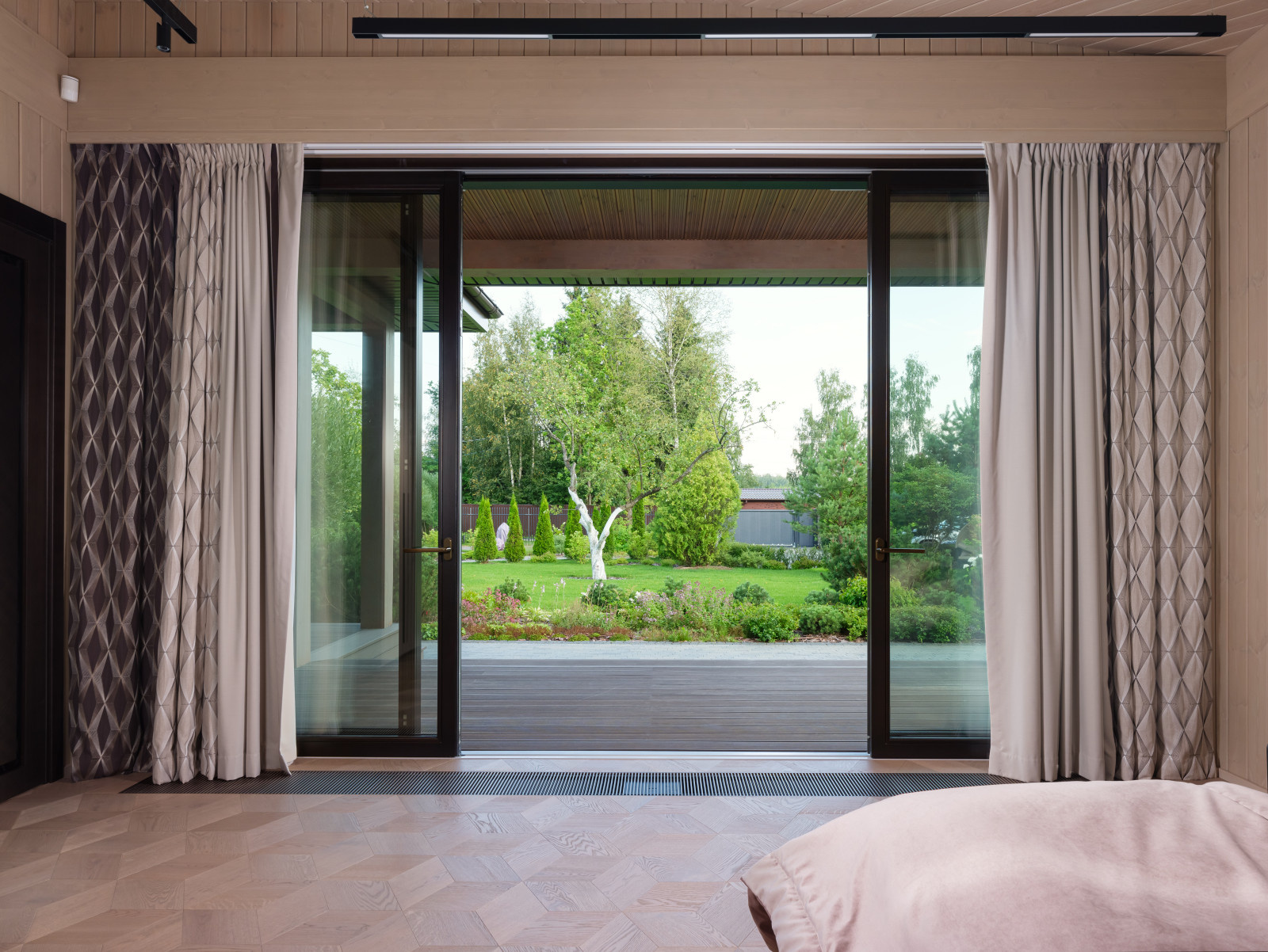 Фоновое изображение профиля HOLZEN