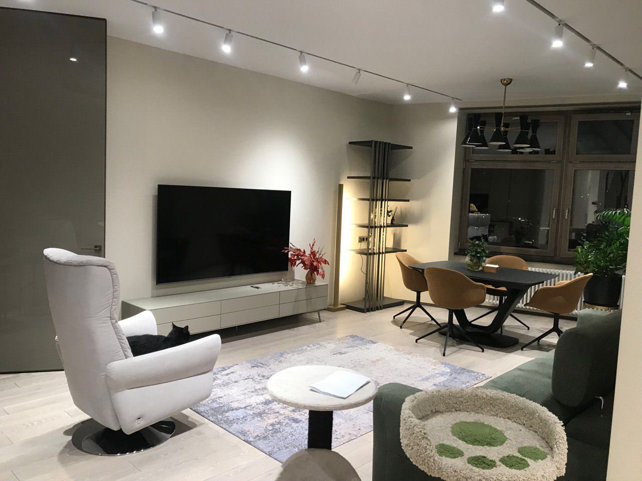 Apartment in the Three Color Residential Complex