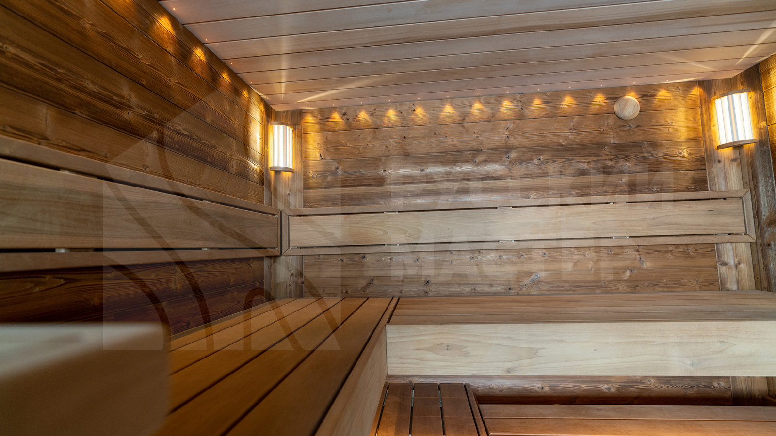 Баня мечты: панорамное окно и парящие полки