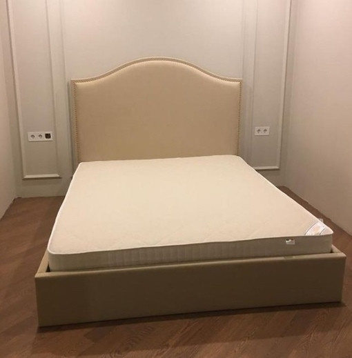 Кровати