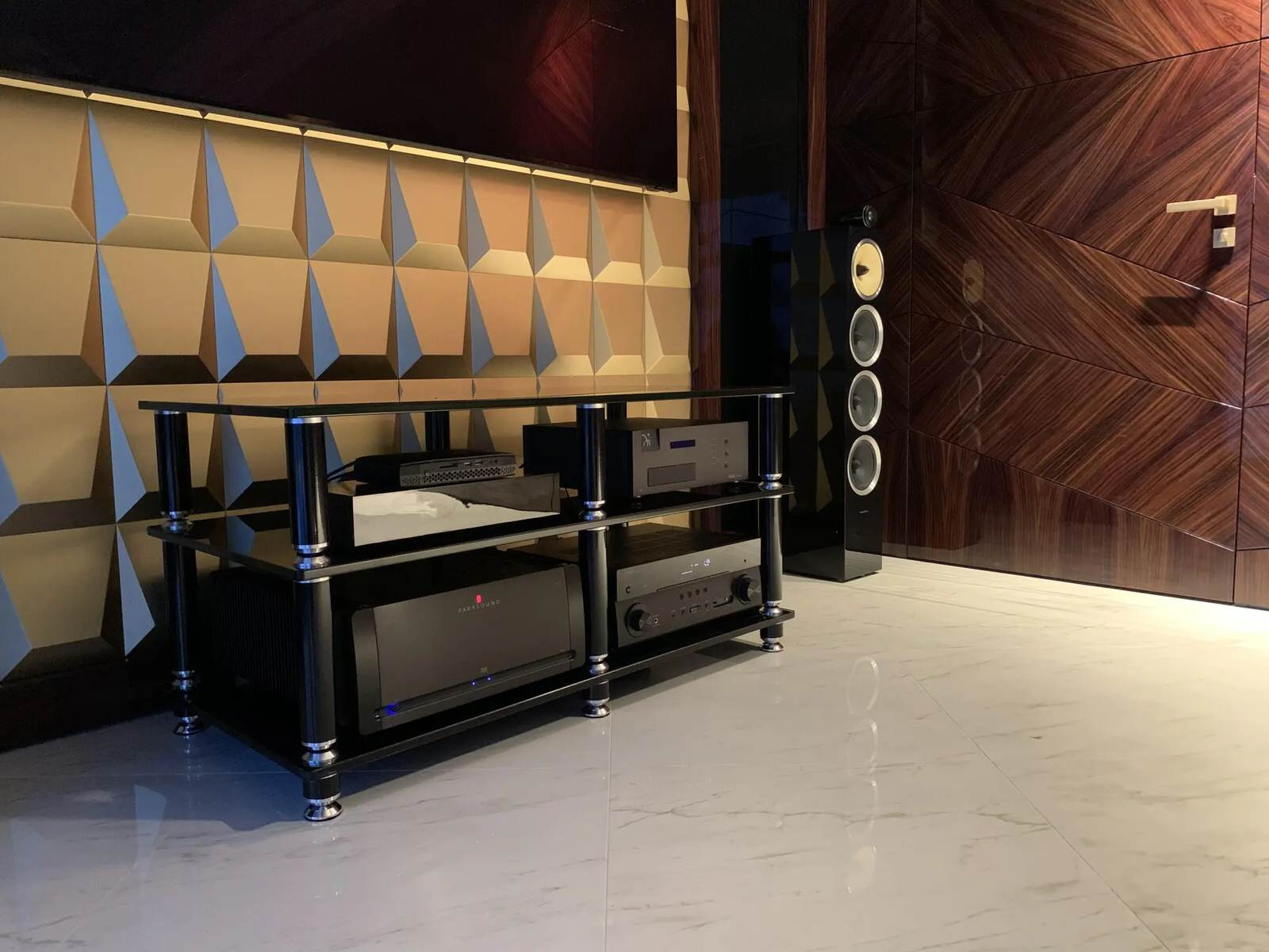 Обложка проекта: Cabinet Stereo System