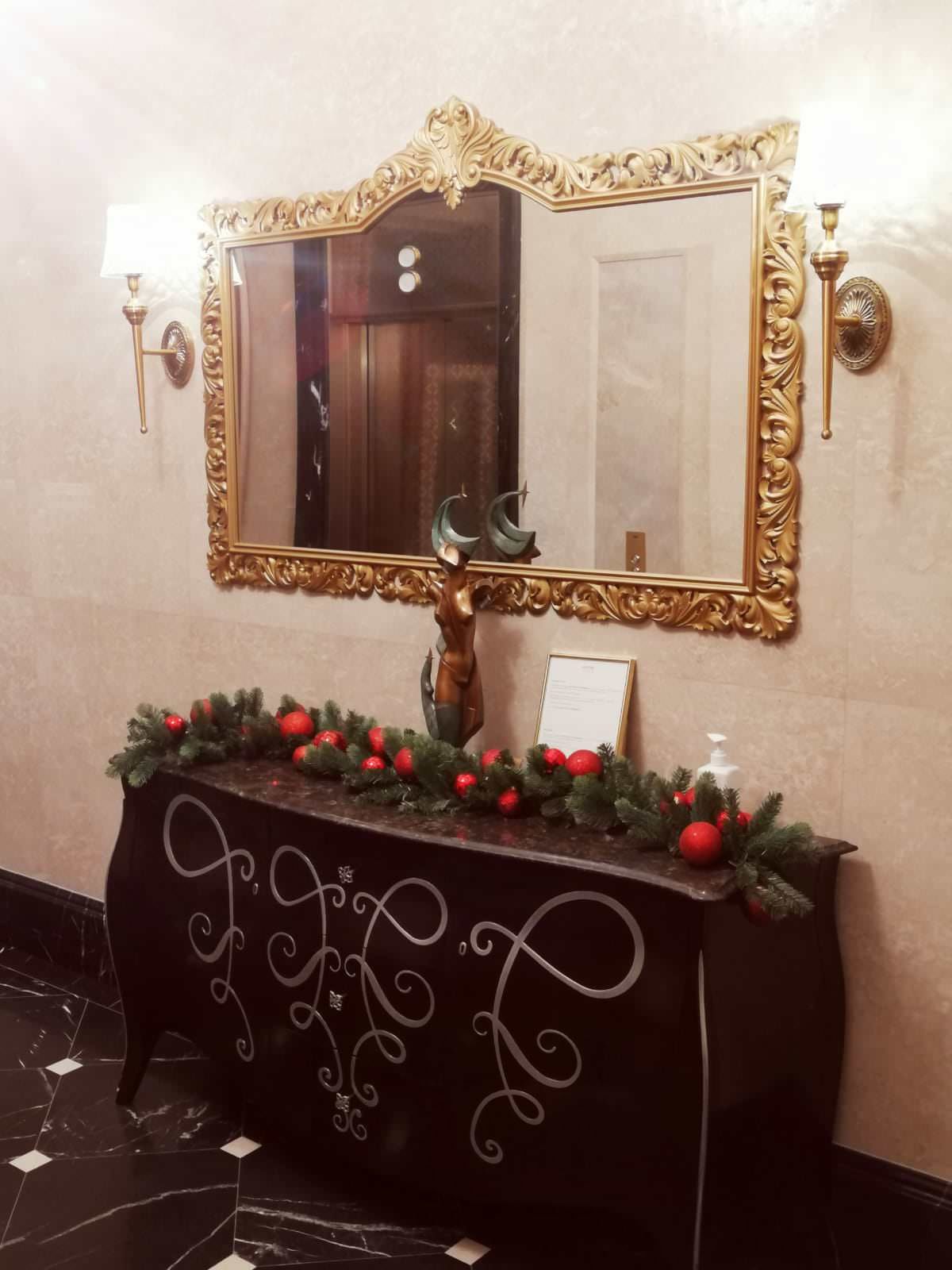Отель (*****)