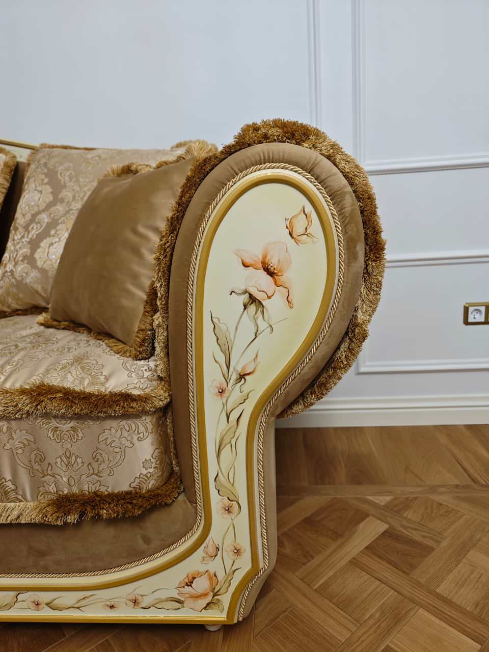 Классический диван по индивидуальному эскизу