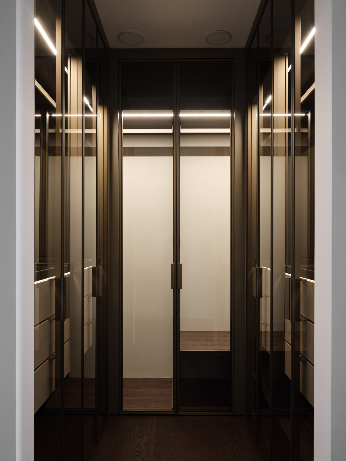 Фоновое изображение профиля Robe Garder