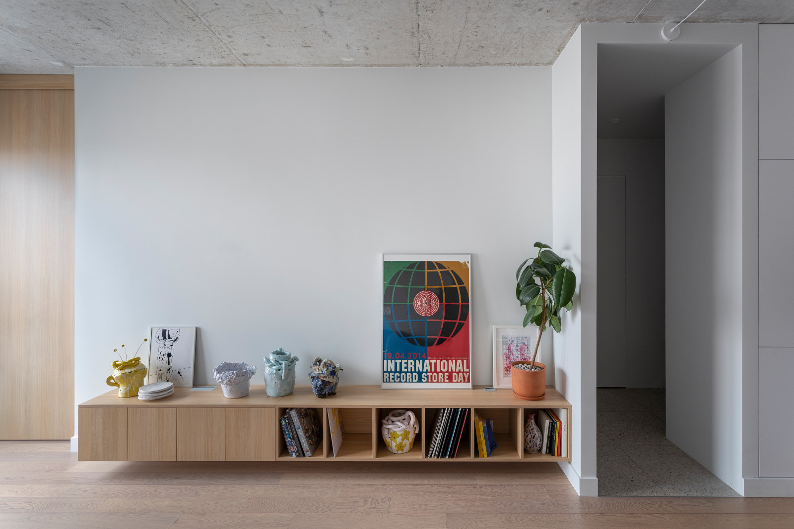 Обложка проекта: Flat for a couple of artist and DJ