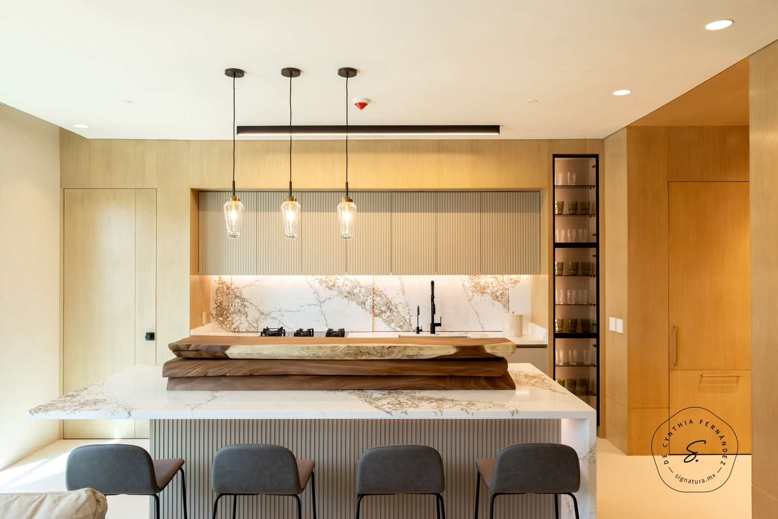 Функциональная кухня с Pantheon от Quantra Quartz