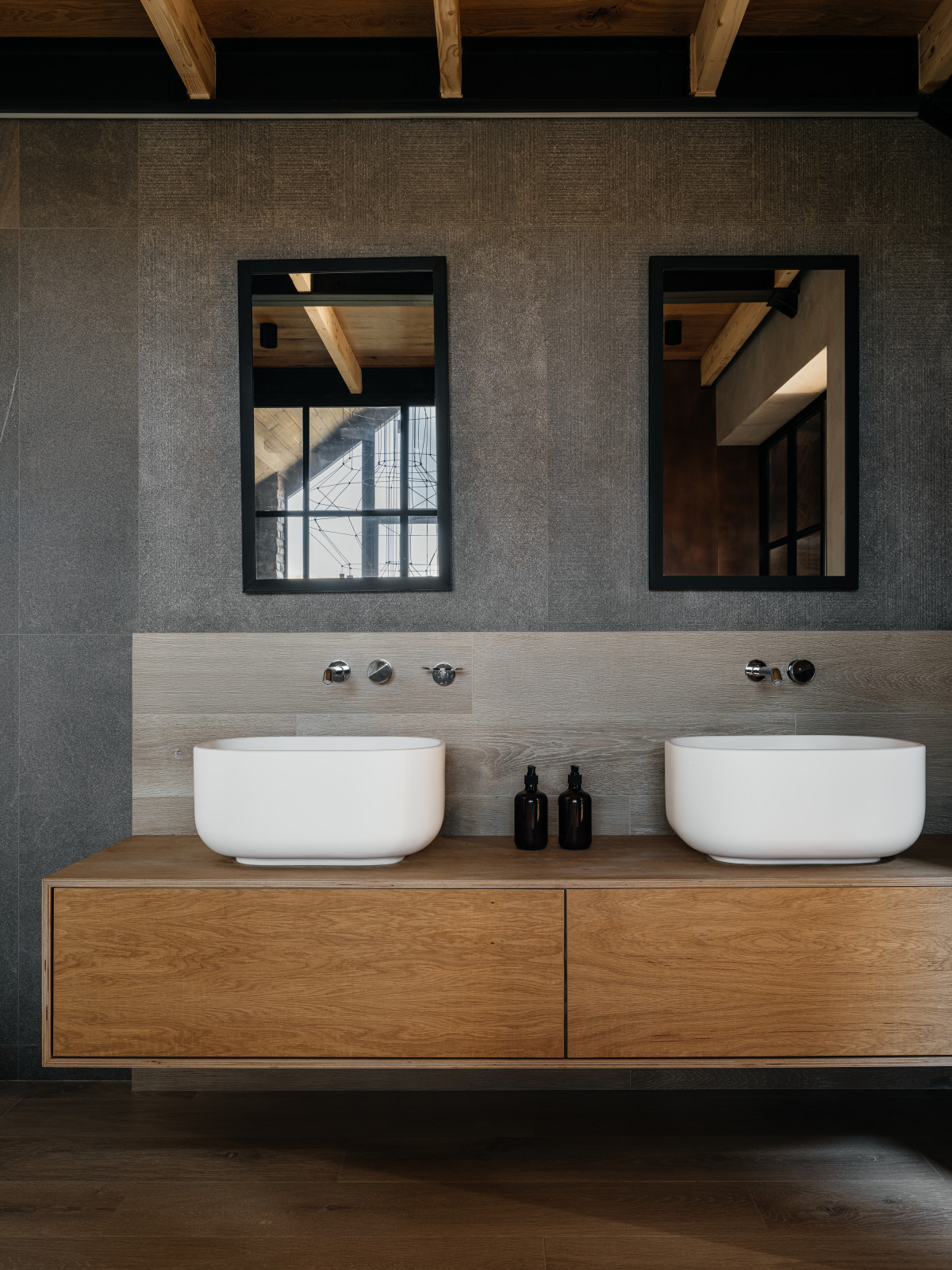 LOFT INT