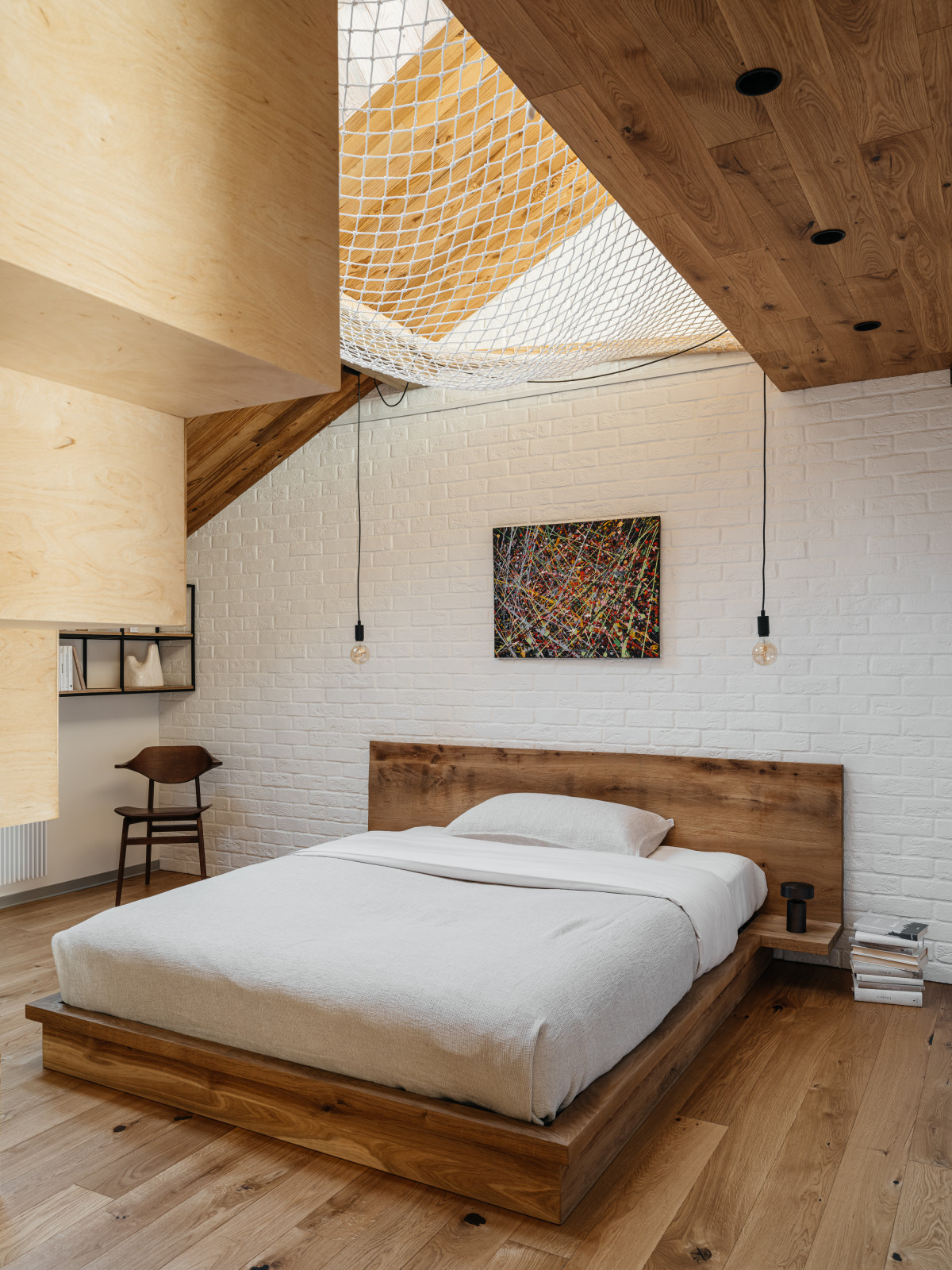 LOFT INT