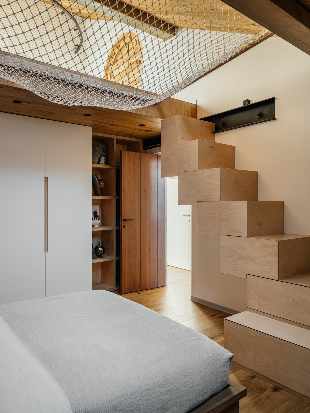LOFT INT