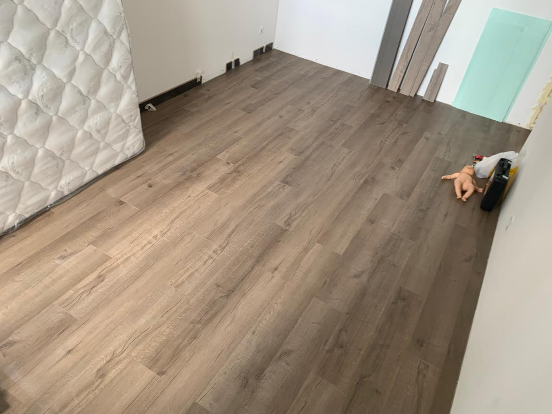 Усовершенствованный кварцевый SPC ламинат  Дуб Изысканный JC8271-7, Family, Санкт-Петербург  г. Санкт-Петербург