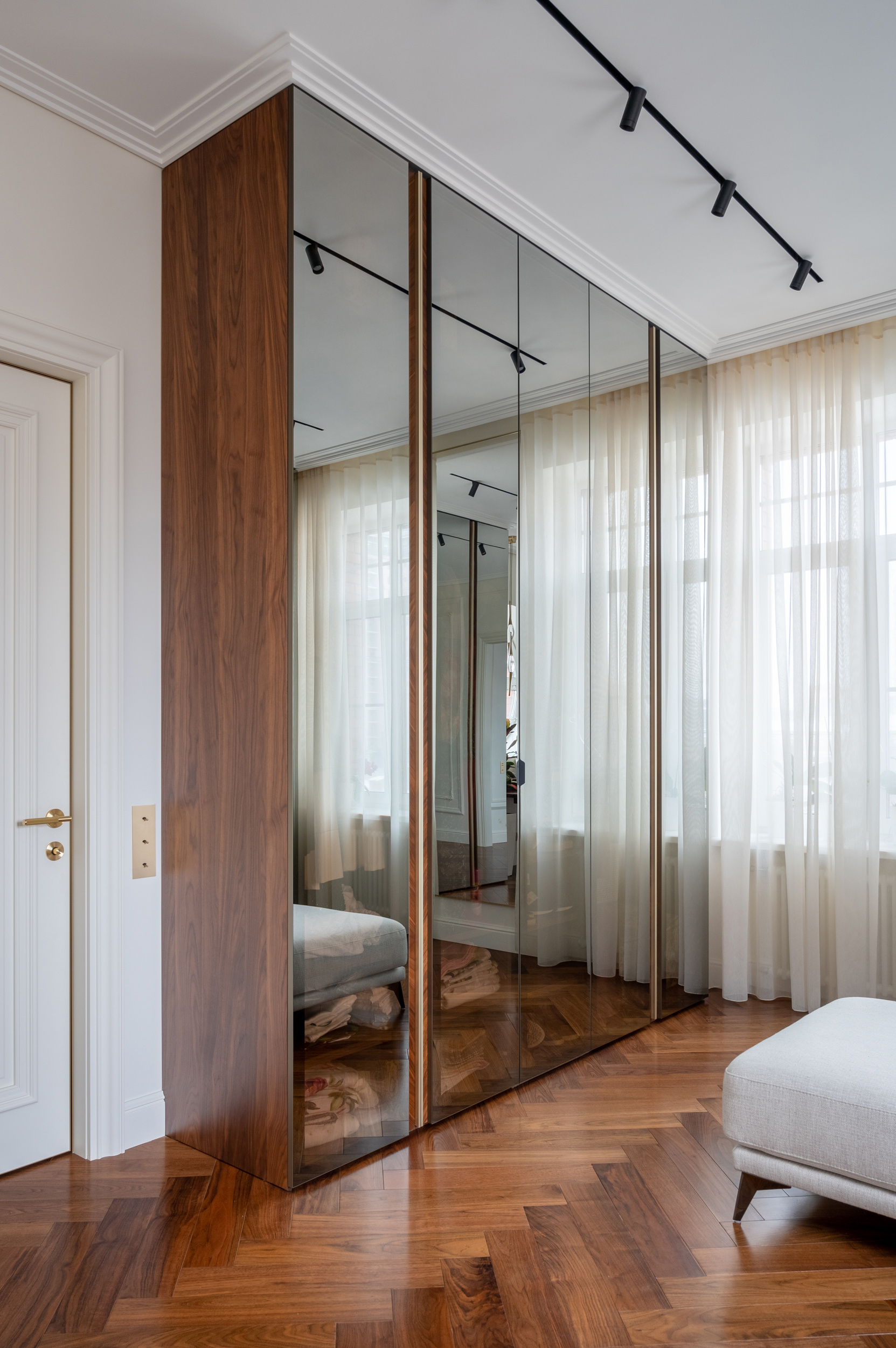 110 Новая звезда, Москва. Гардеробная.