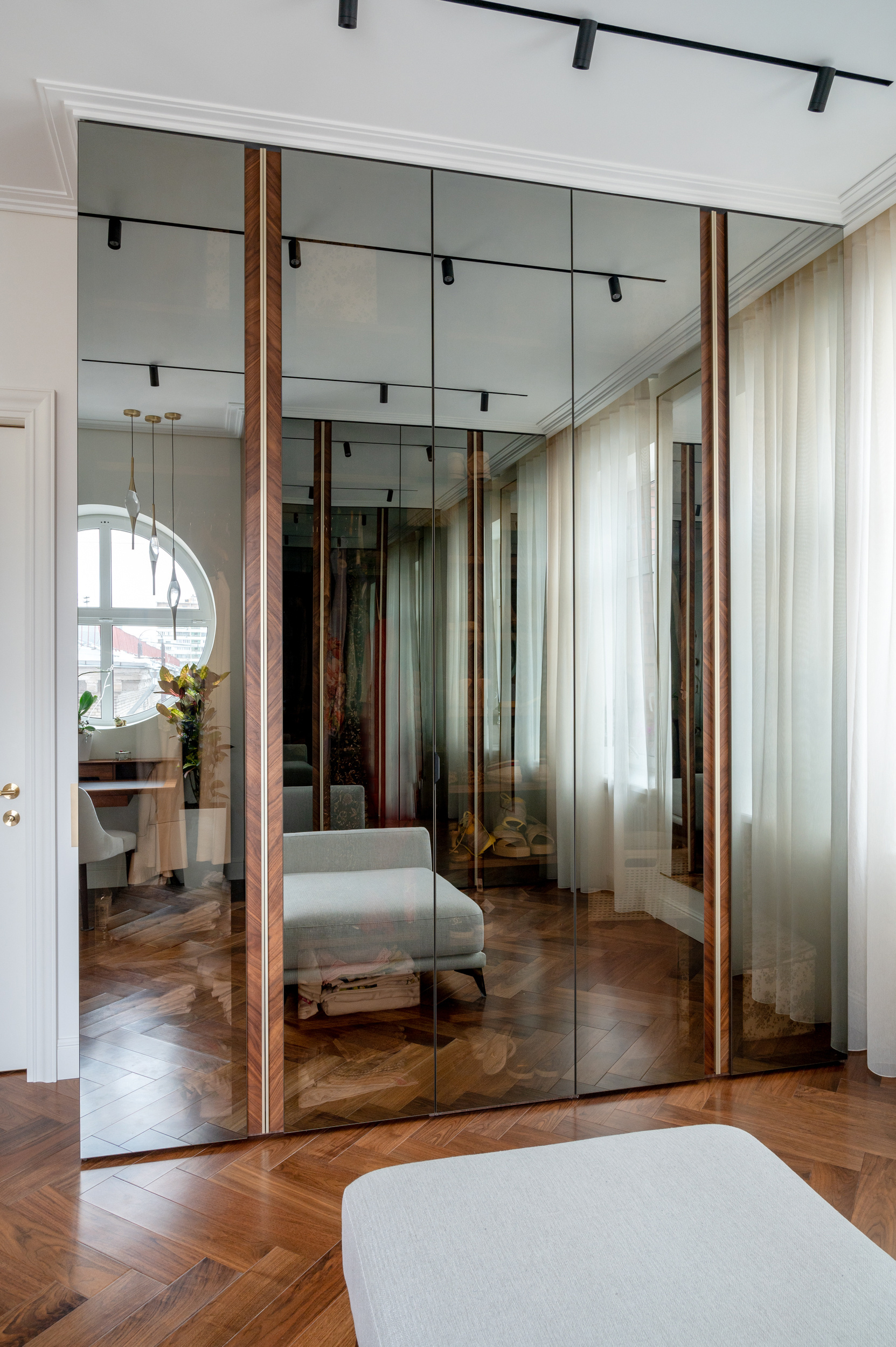 110 Новая звезда, Москва. Гардеробная.