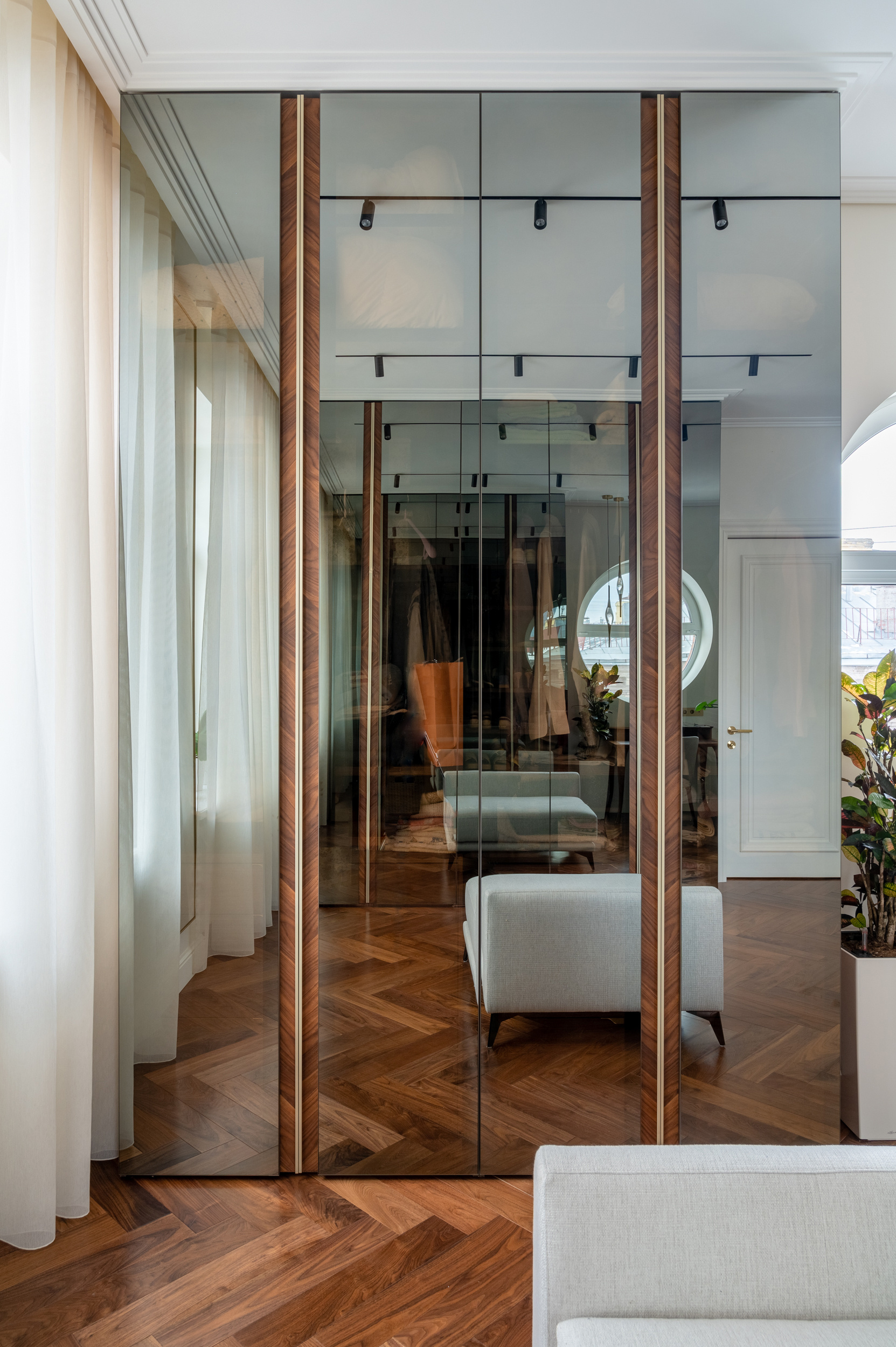 110 Новая звезда, Москва. Гардеробная.