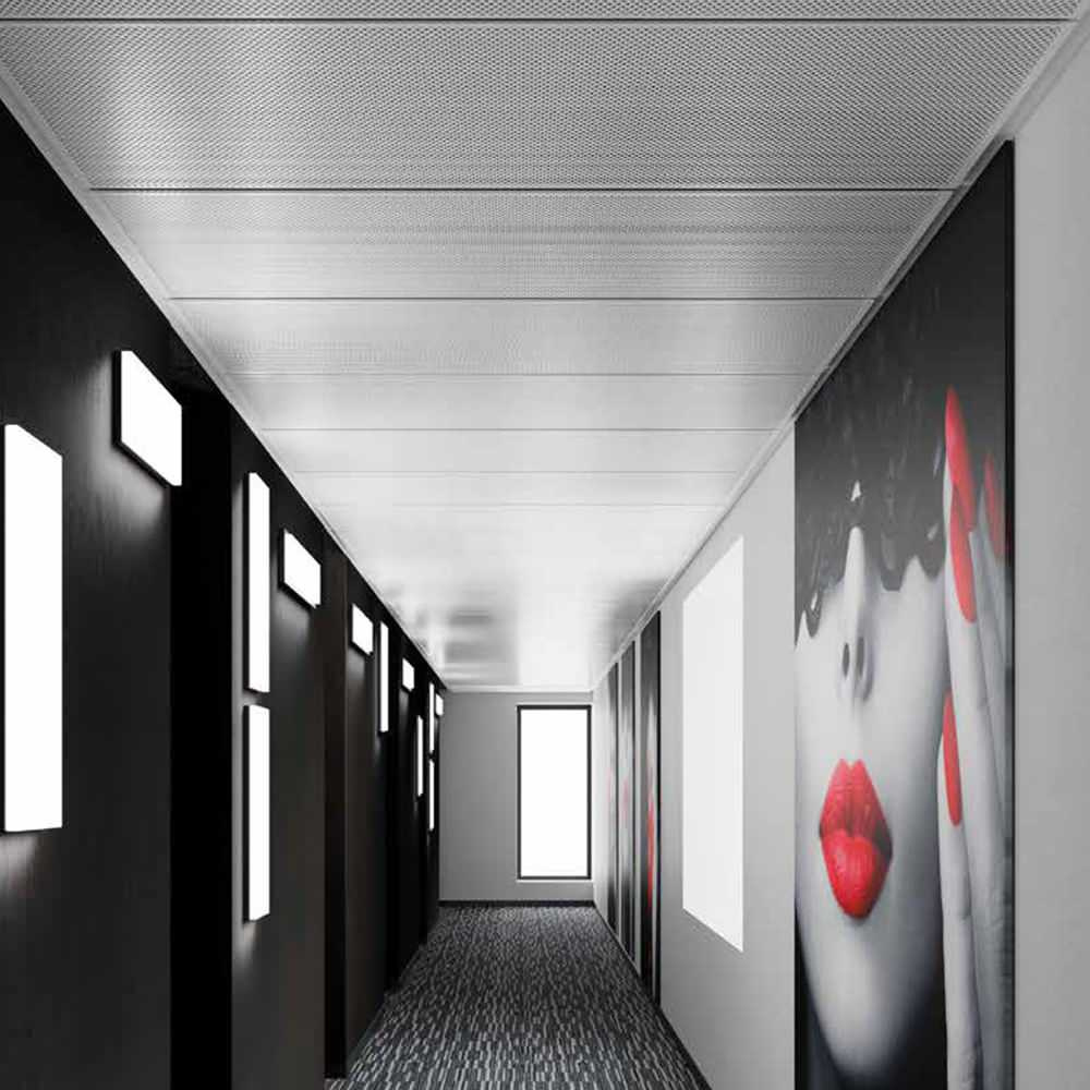HOOK-ON CORRIDOR