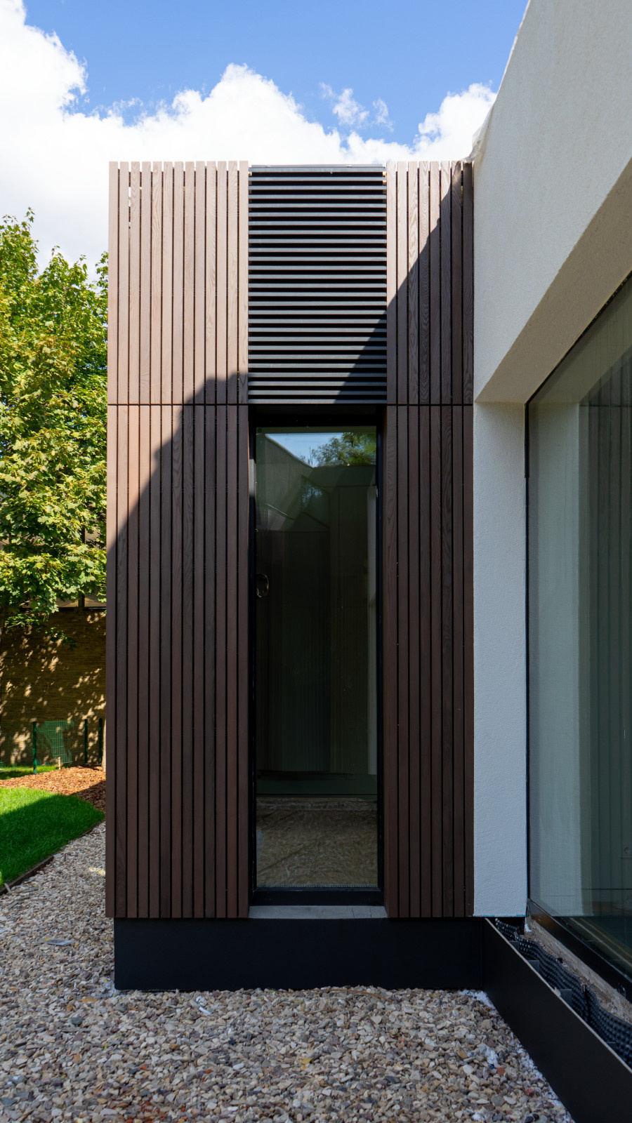 Реечный фасад из массива Термоясеня