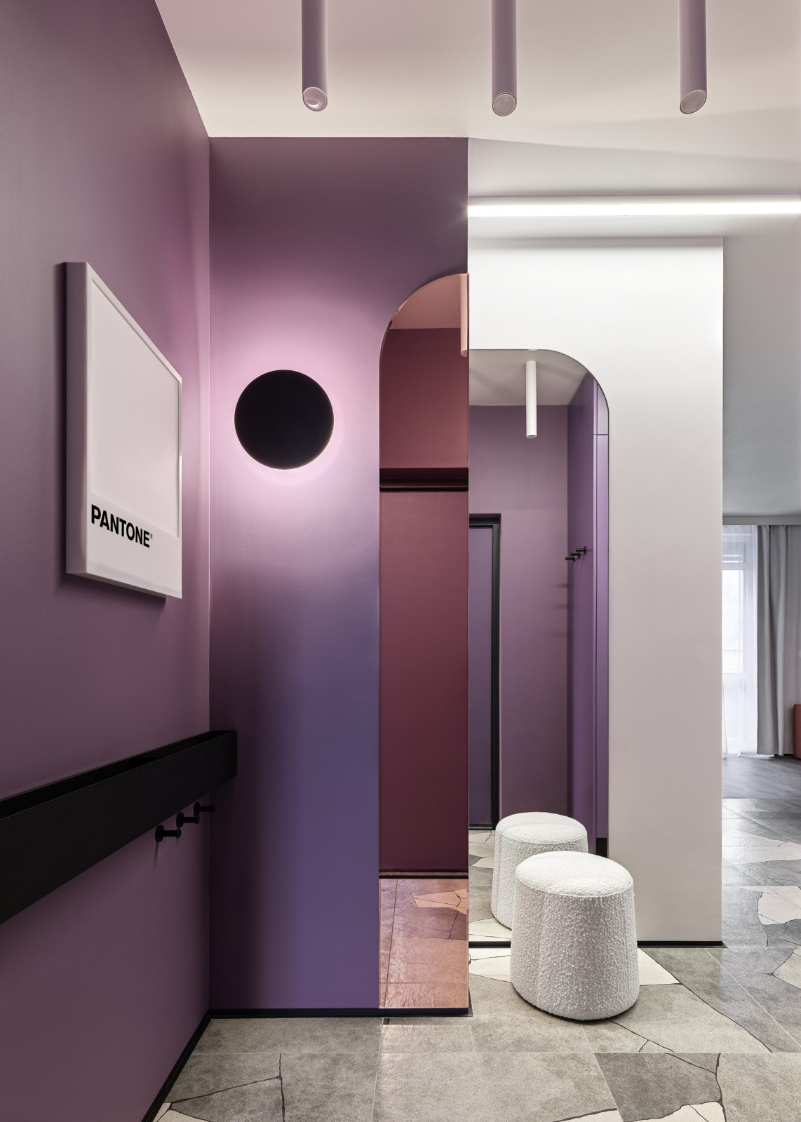 PANTONE 1