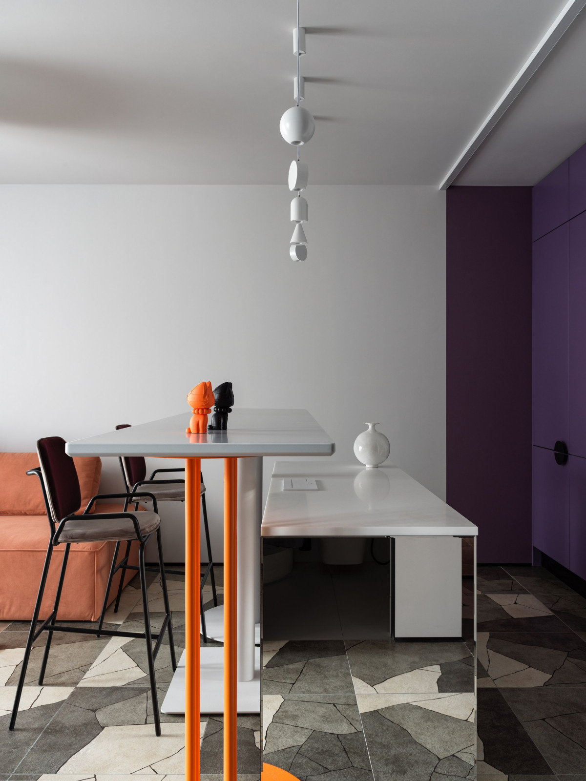 PANTONE 1
