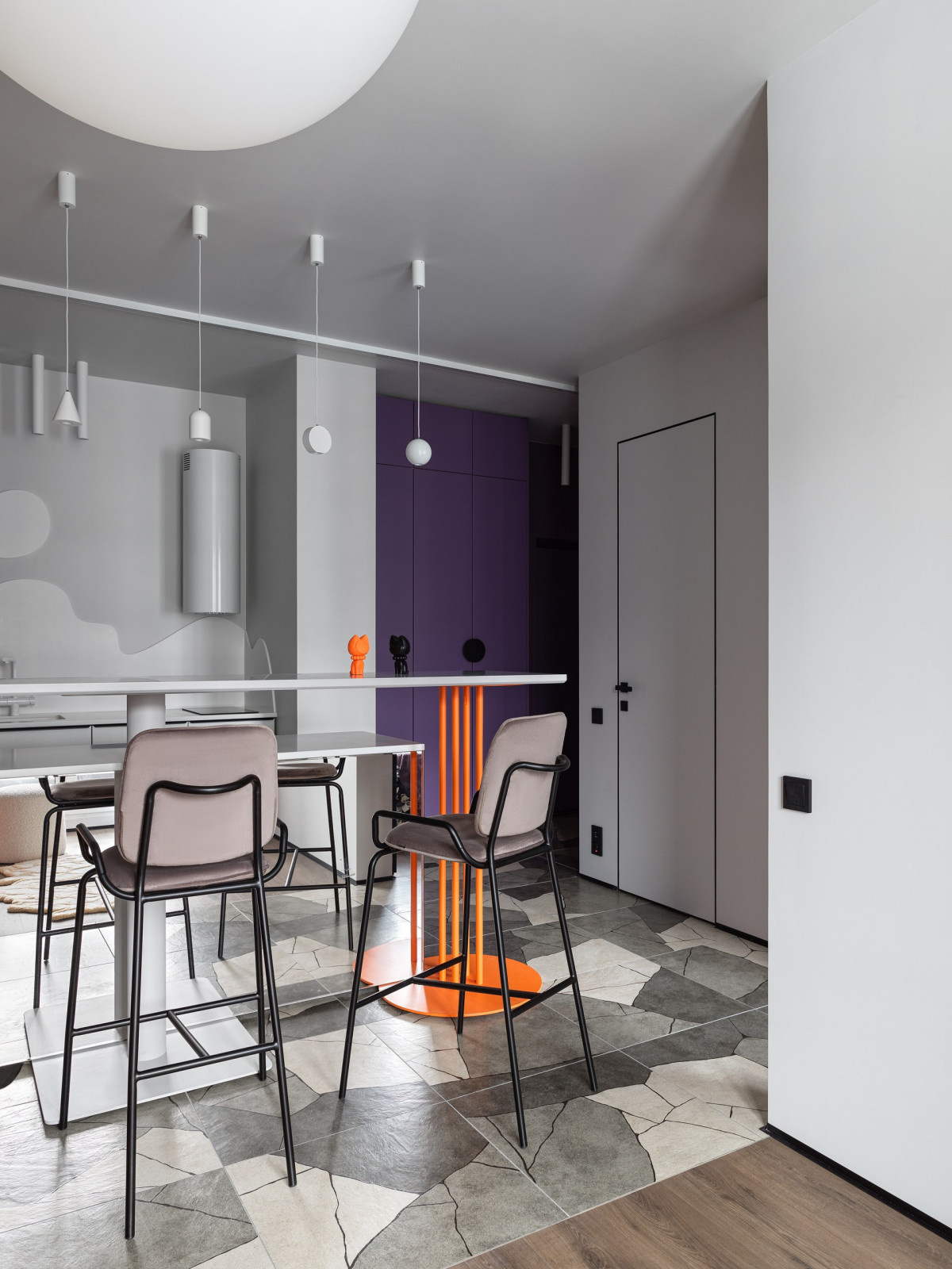 PANTONE 1