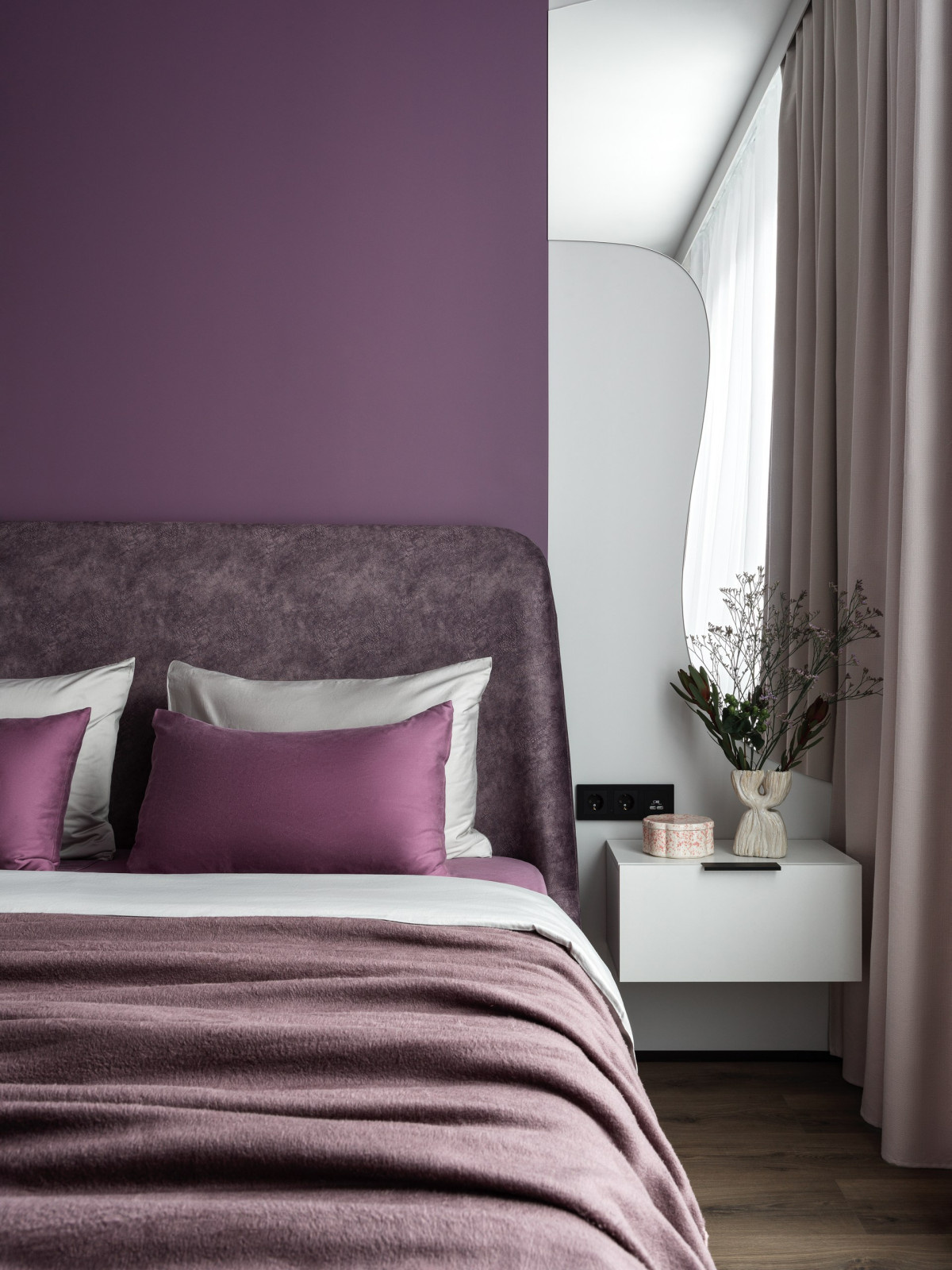 PANTONE 1