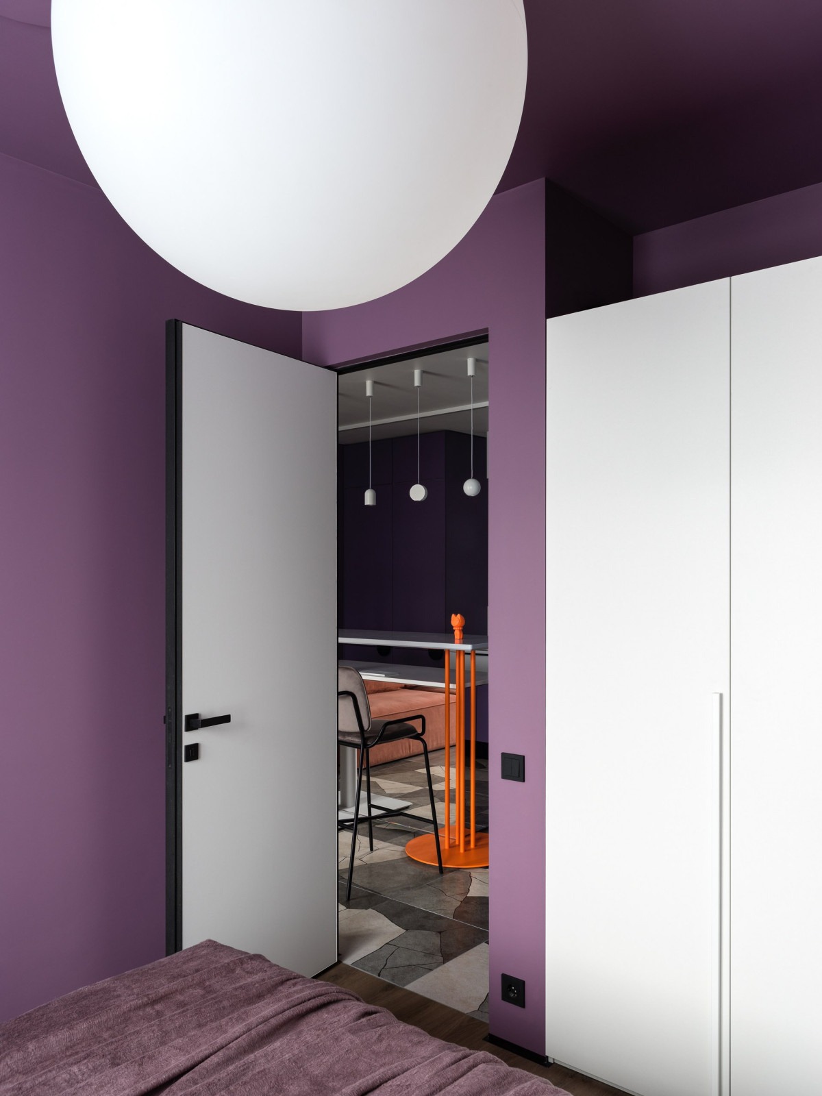 PANTONE 1