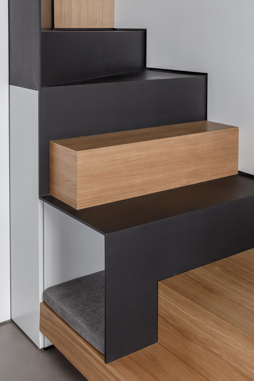 STAIRS INT