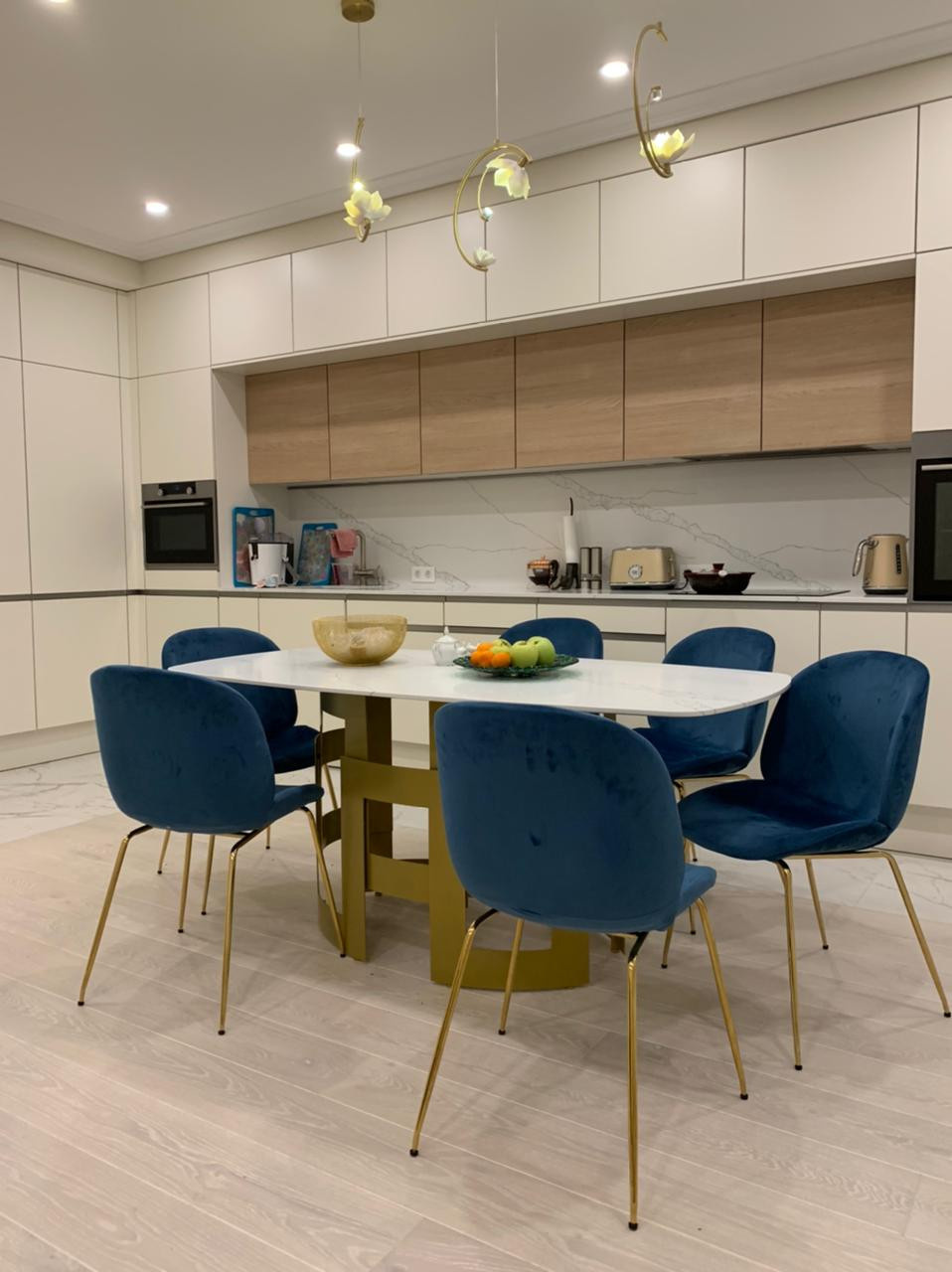 Обеденный стол