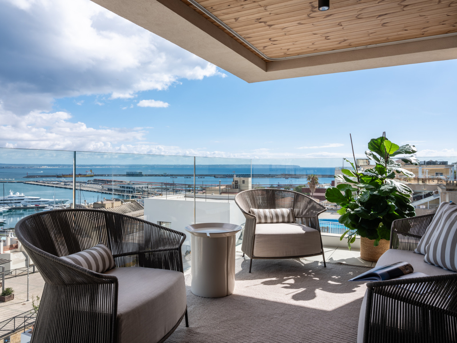 Обложка проекта: Sea view apartment