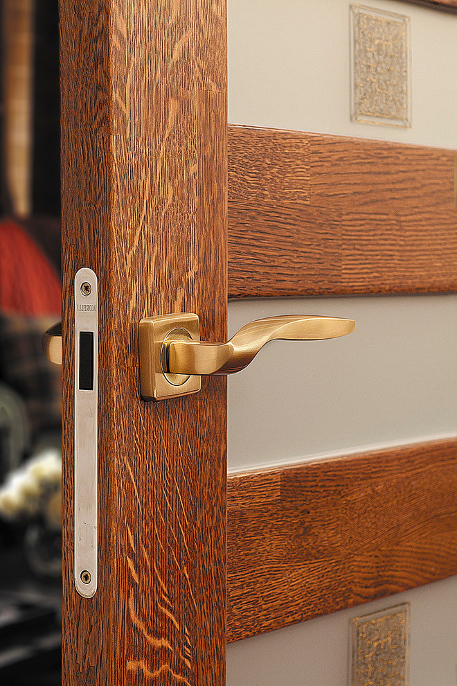 Alvero doors in details