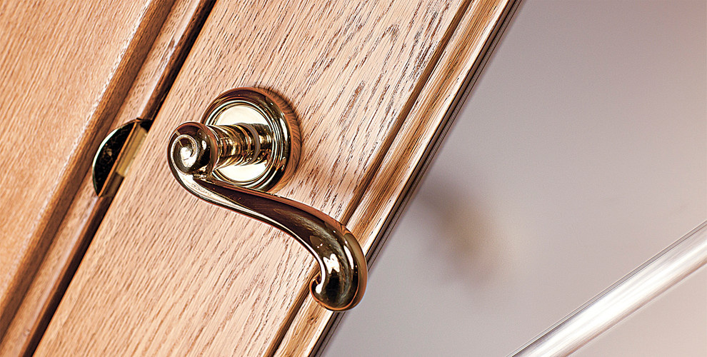 Alvero doors in details