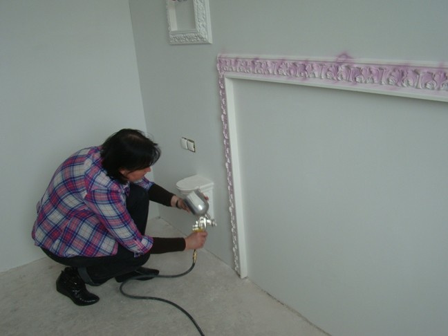 Houzz тур: Розы, лепнина и нежность для мамы