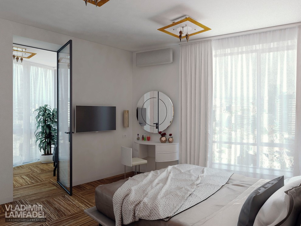 Una piccola camera da letto con balcone.