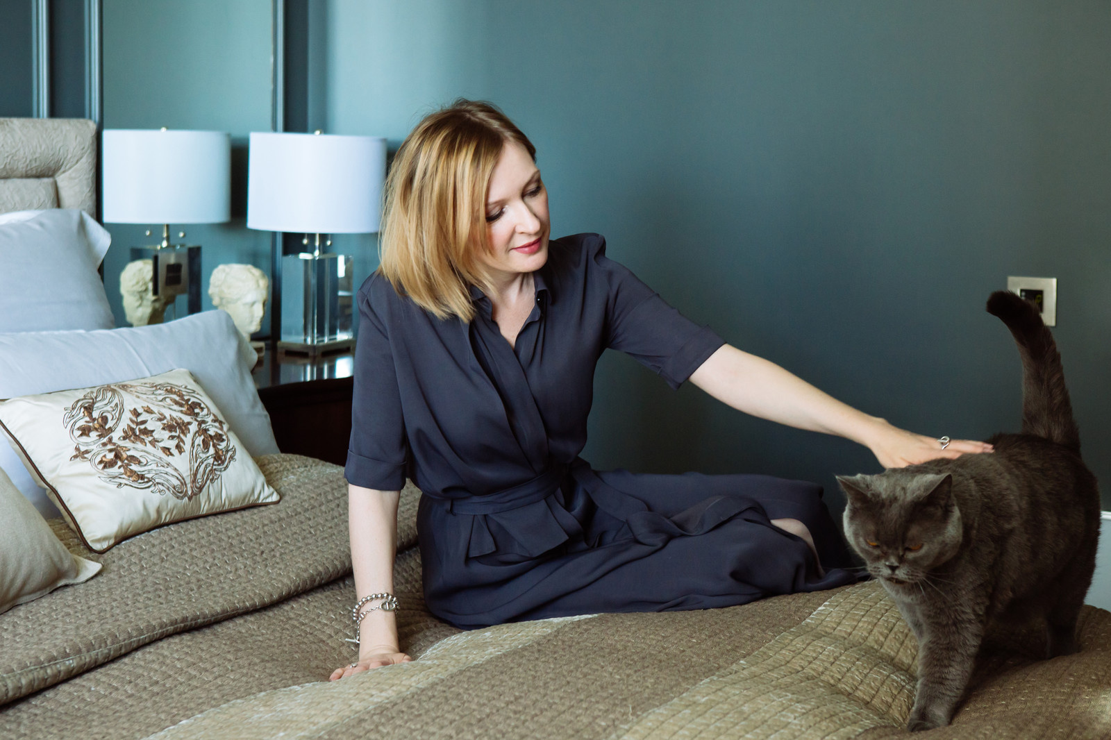 В гостях: Яркая квартира и мастерская художницы по куклам