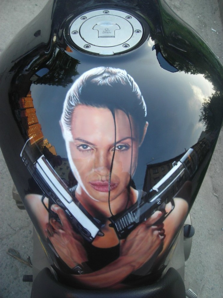 "Лара Крофт"