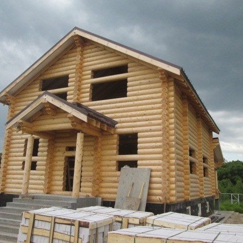Загородный бревенчатый дом 160м2