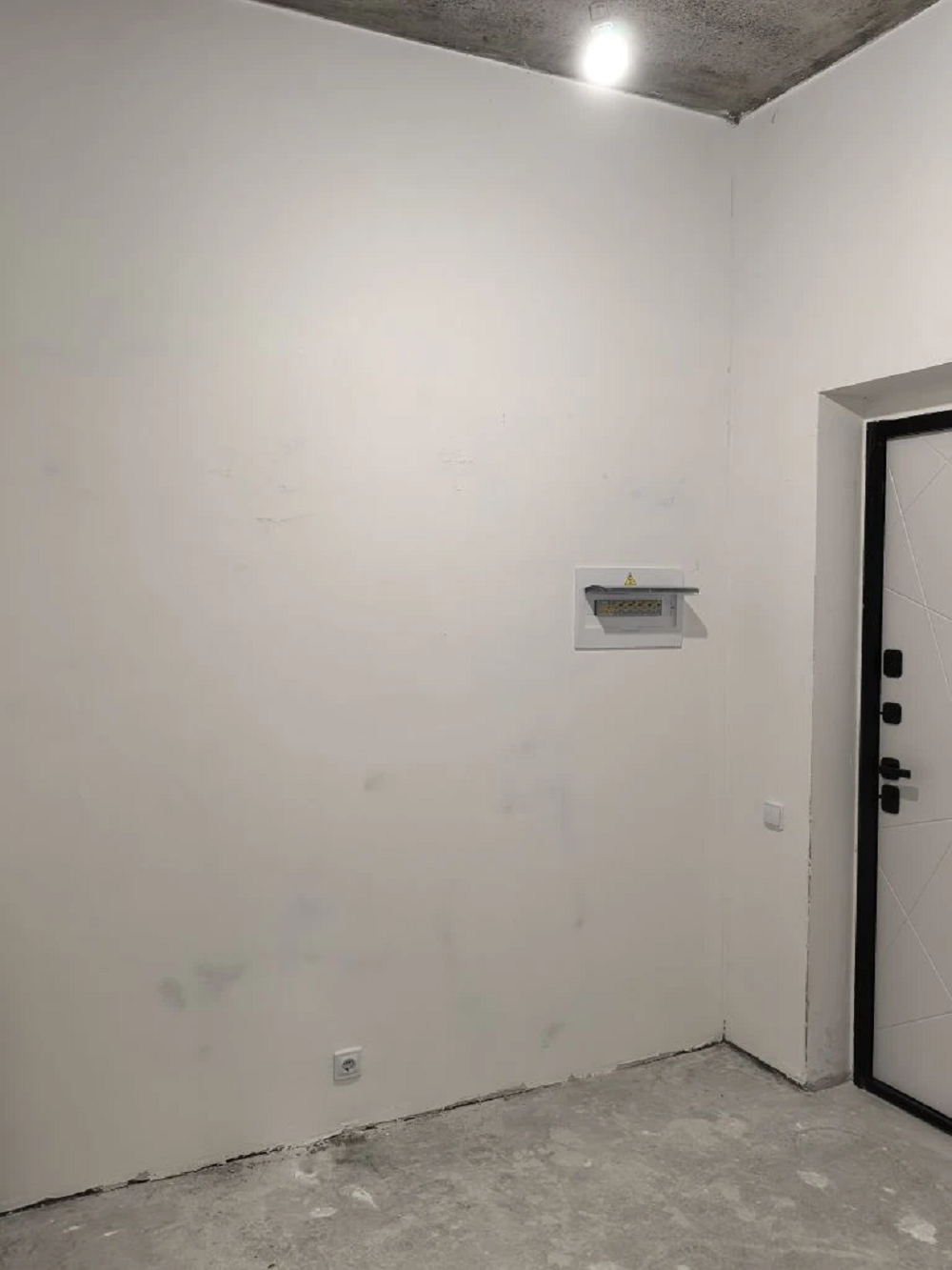 Яркая двушка с нотками сканди и ретро.