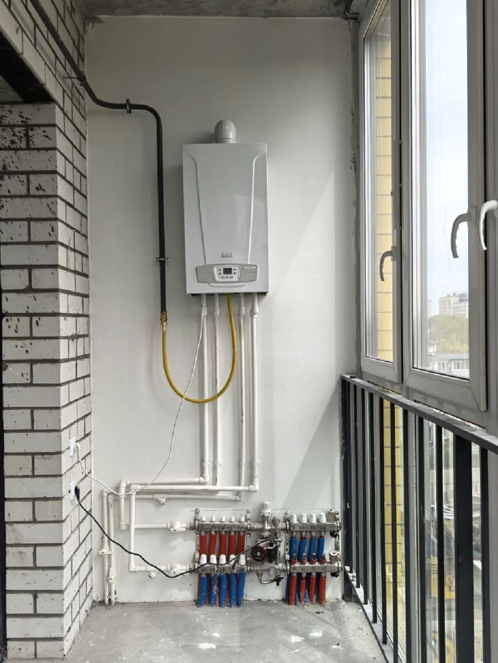 Яркая двушка с нотками сканди и ретро.