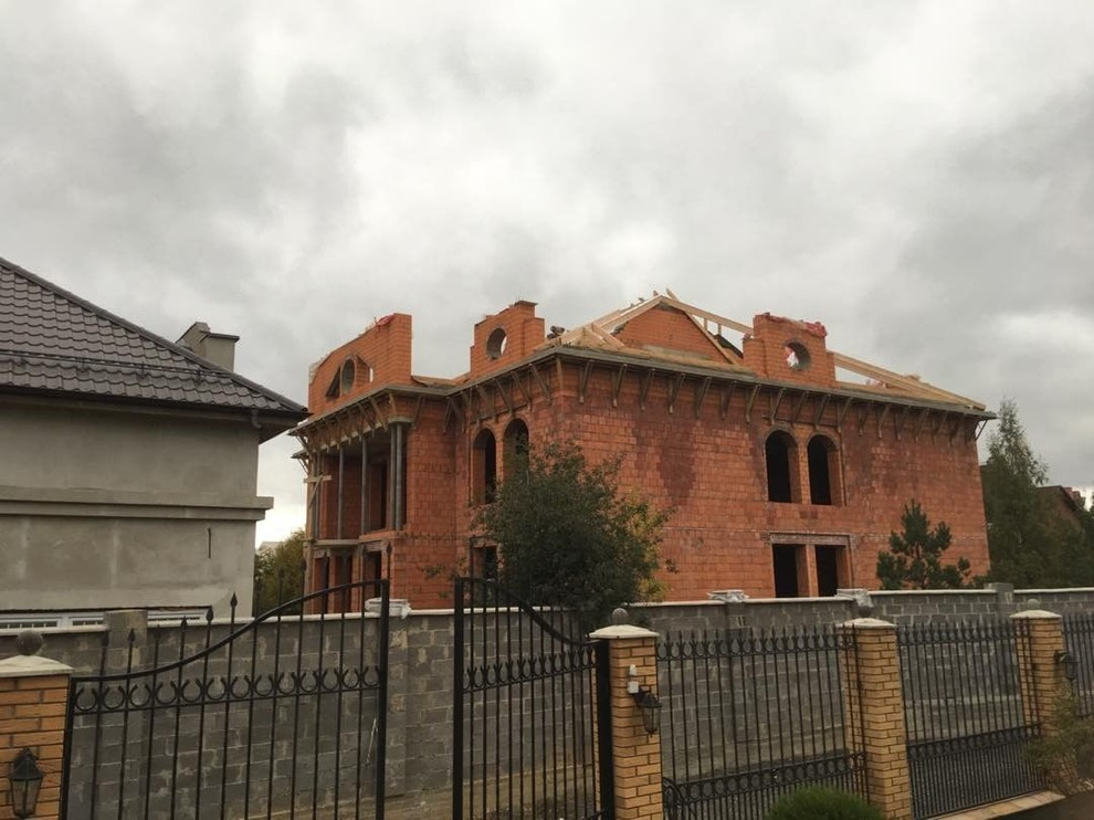 Частный дом в классическом стиле. Натуральный камень