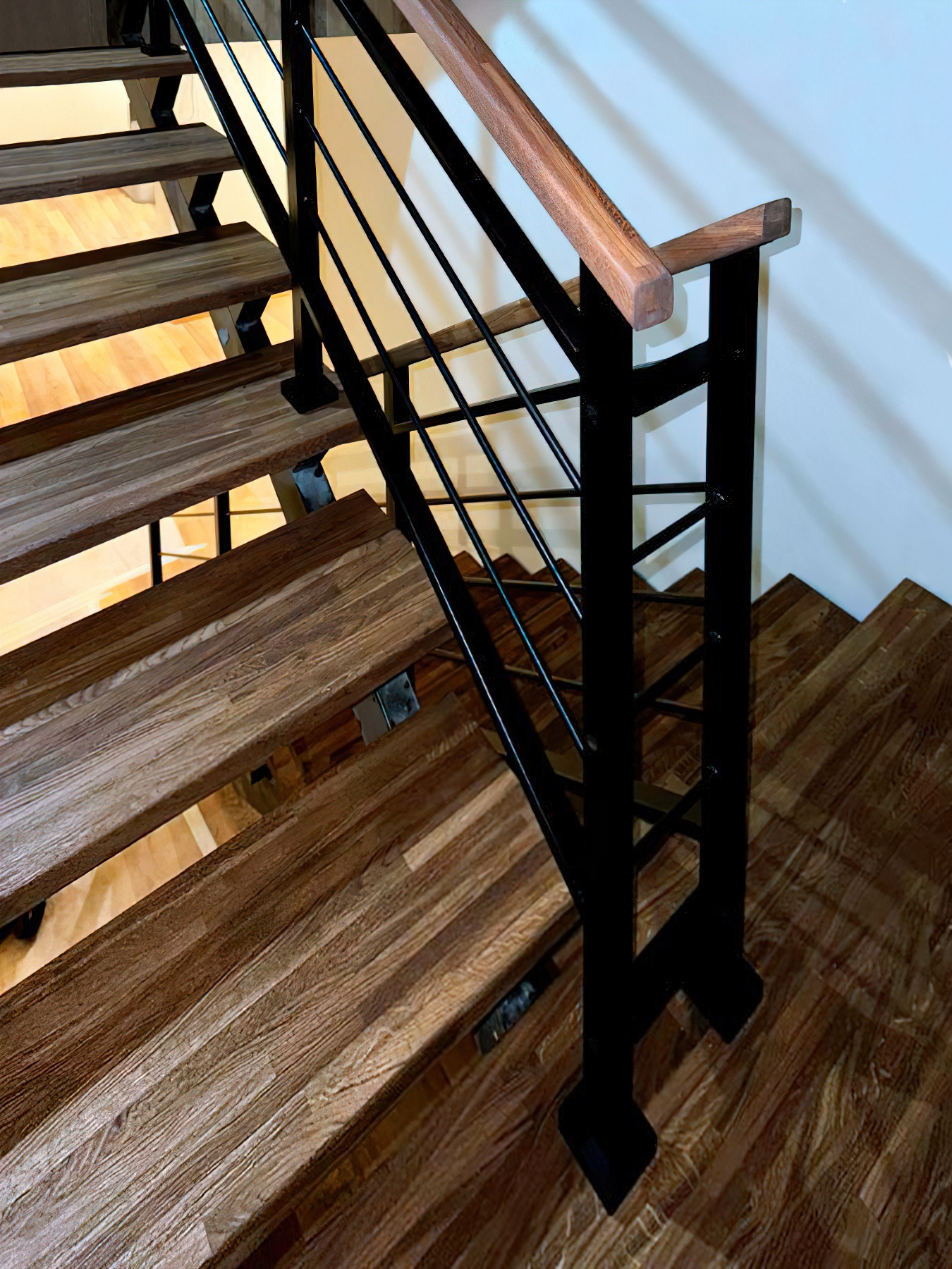 Лестница на металлокаркасе с дубовыми ступенями