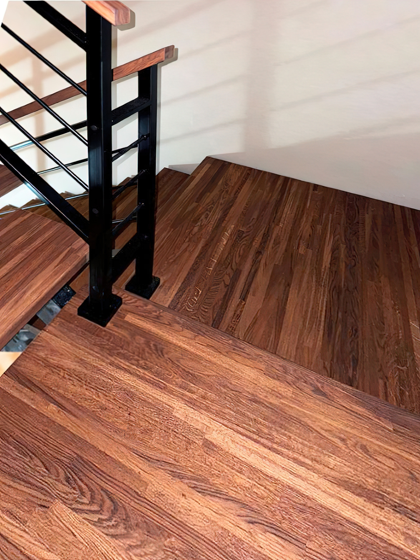 Лестница на металлокаркасе с дубовыми ступенями