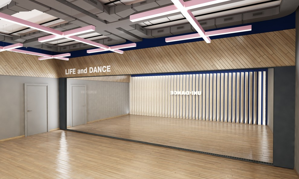 Танцевальный зал в фитнес-клубе UNI-GYM