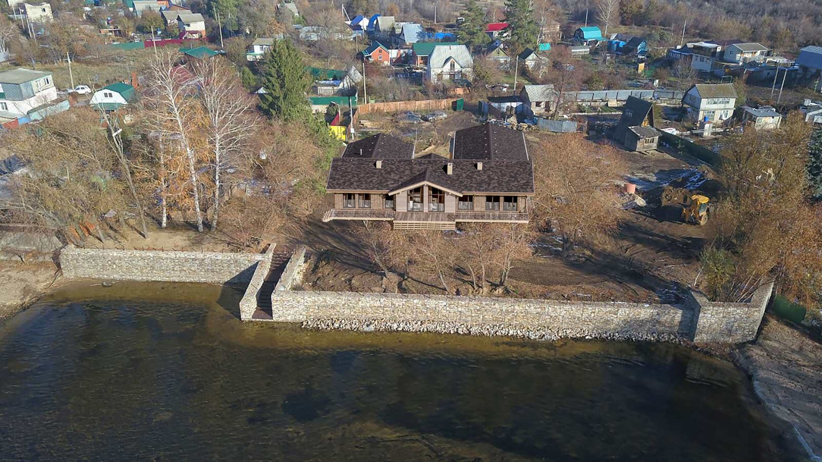 Коттедж с бассейном на берегу р.Волги