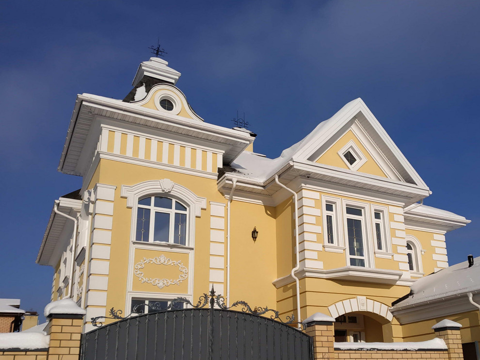 Дом в классическом стиле - штукатурка и лепнина