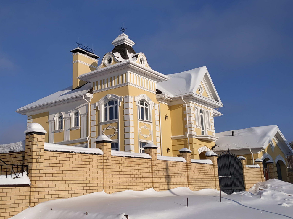 Дом в классическом стиле - штукатурка и лепнина
