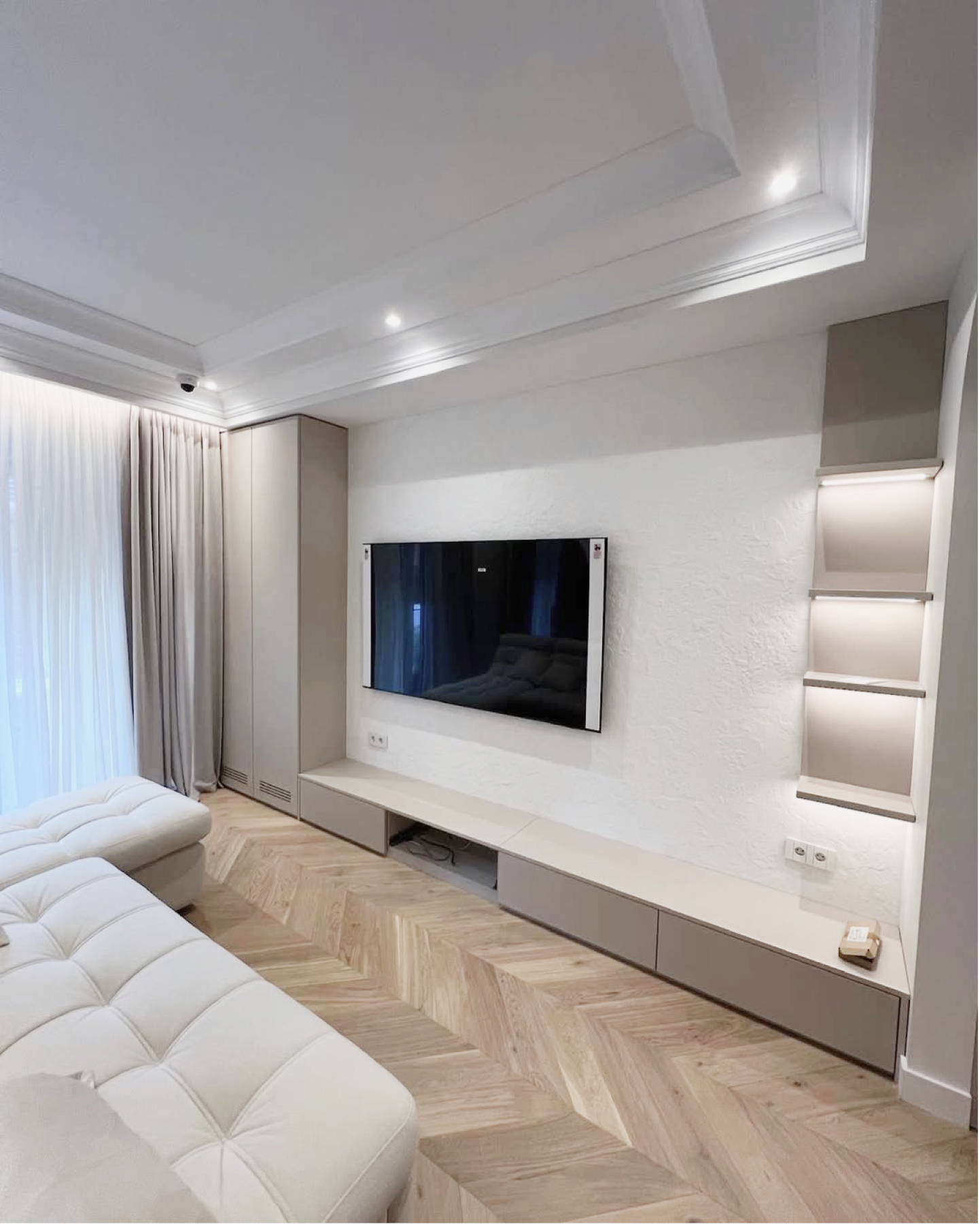 Кухня и мебель для гостиной в ЖК Английский квартал