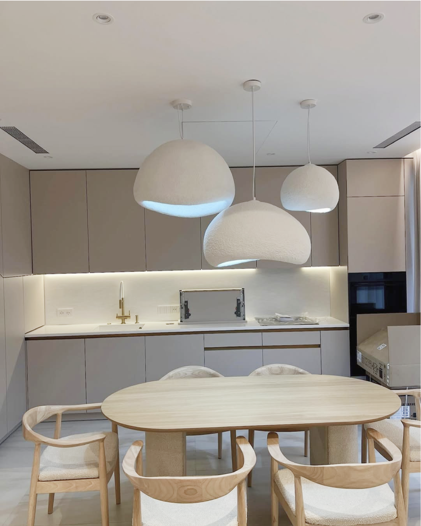 Обложка проекта: Кухня и мебель для гостиной в ЖК Английский квартал