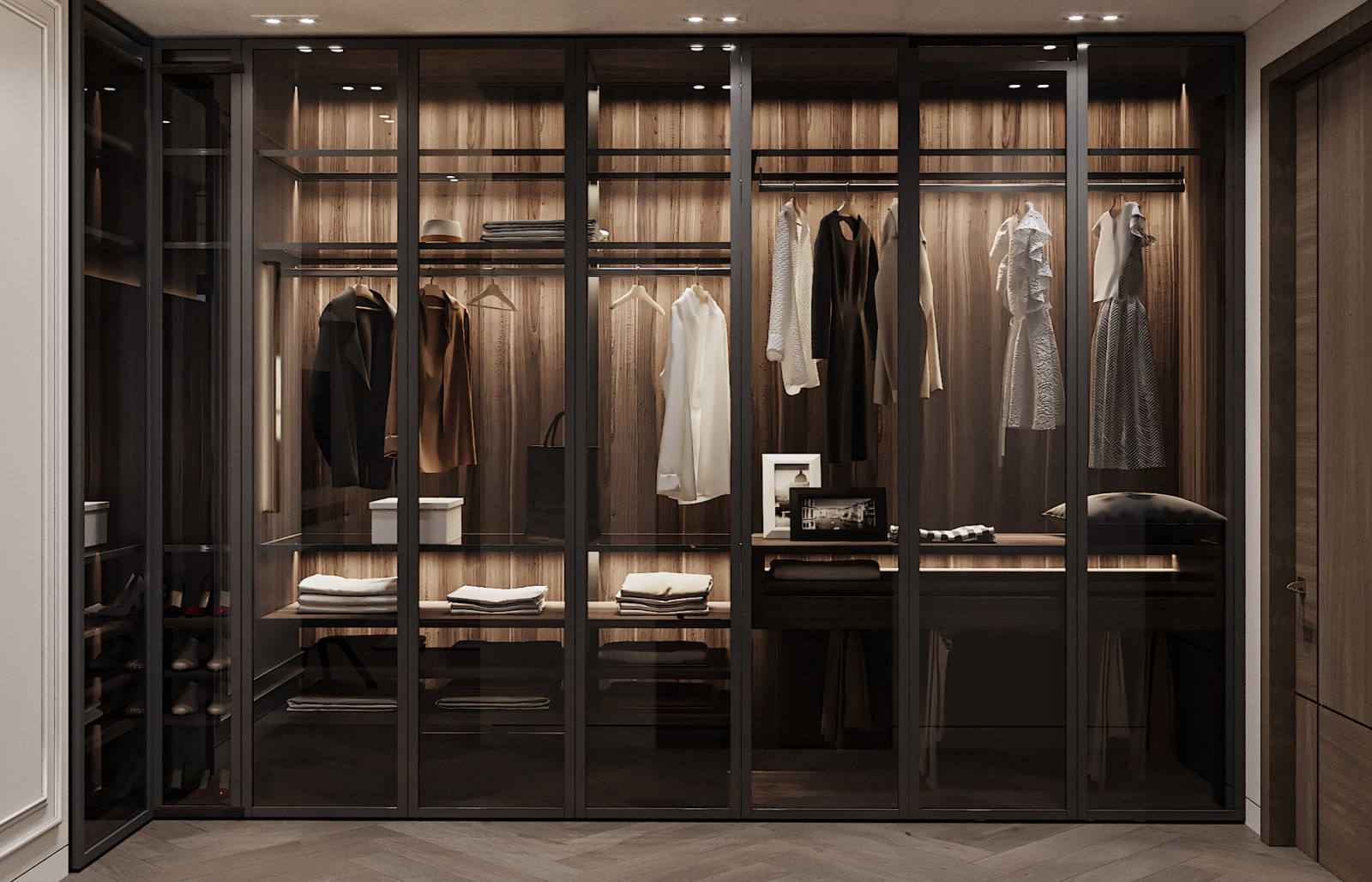 Teryan 5 Closet
