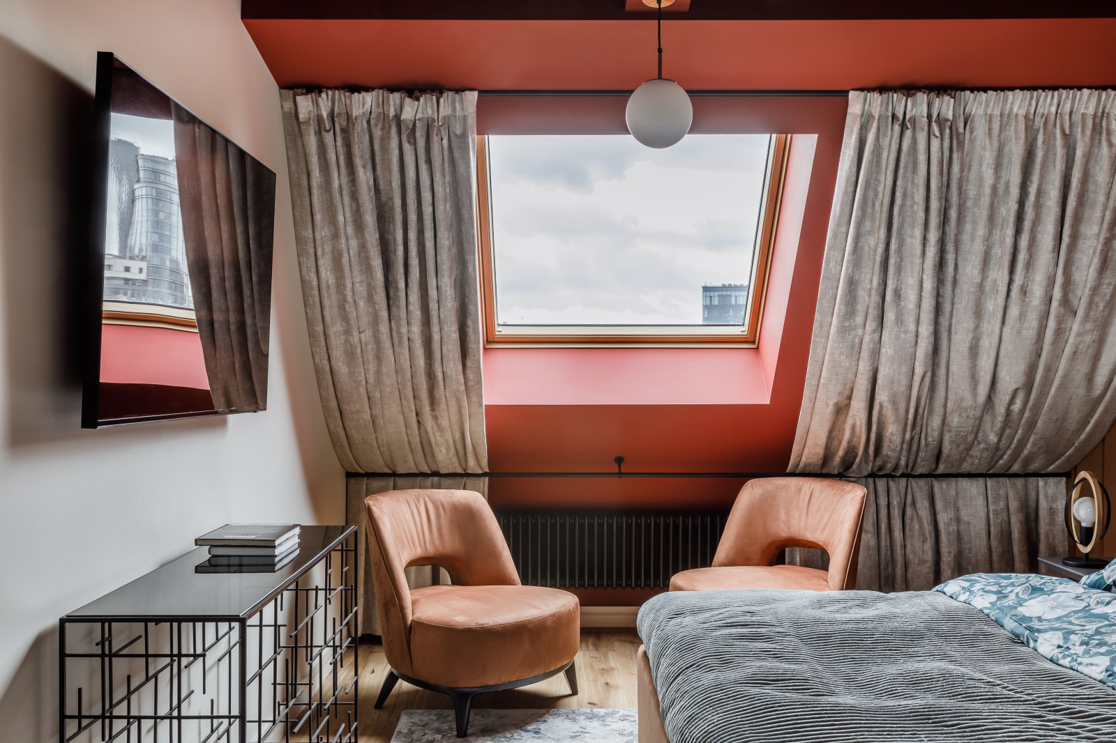 Как правильно: Выбрать шторы для мансарды