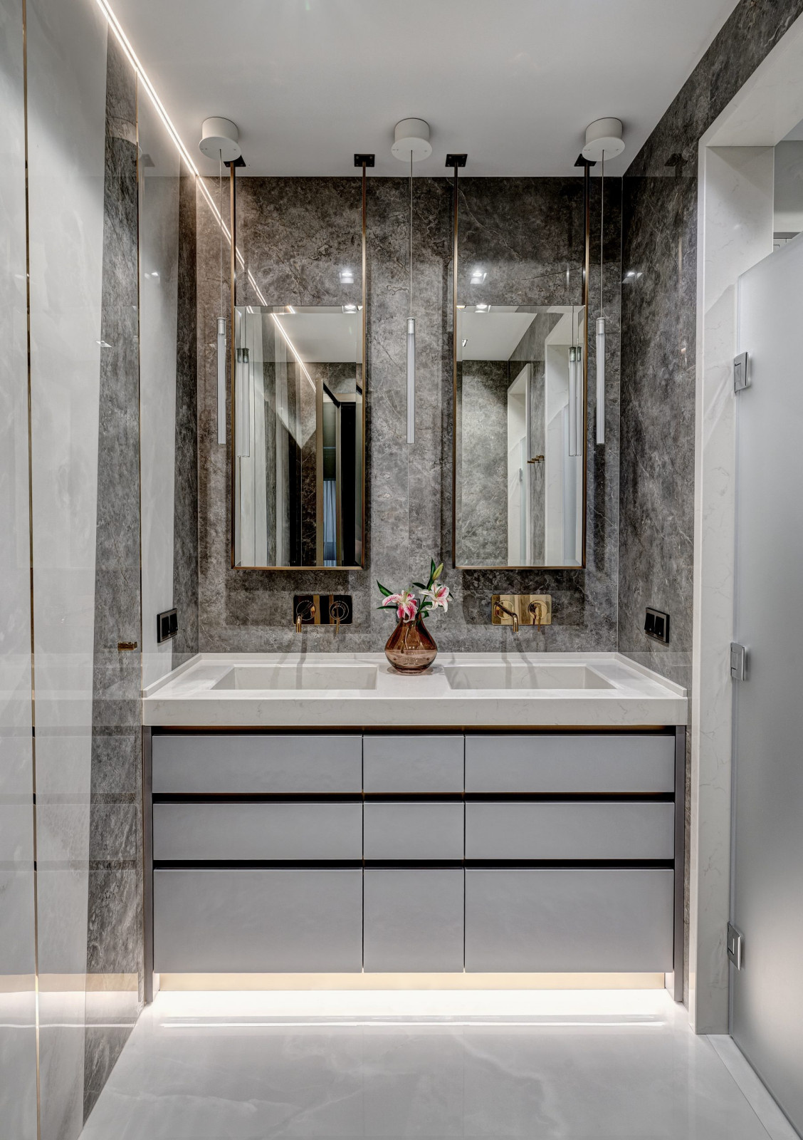 КВАРТИРА В ЖИЛОМ КОМПЛЕКСЕ «ДОЛИНА СЕТУНЬ», 230 М²