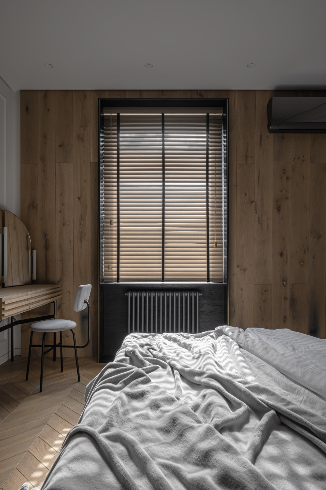 Houzz Украина: Квартира с изгибами и минимумом наполнения