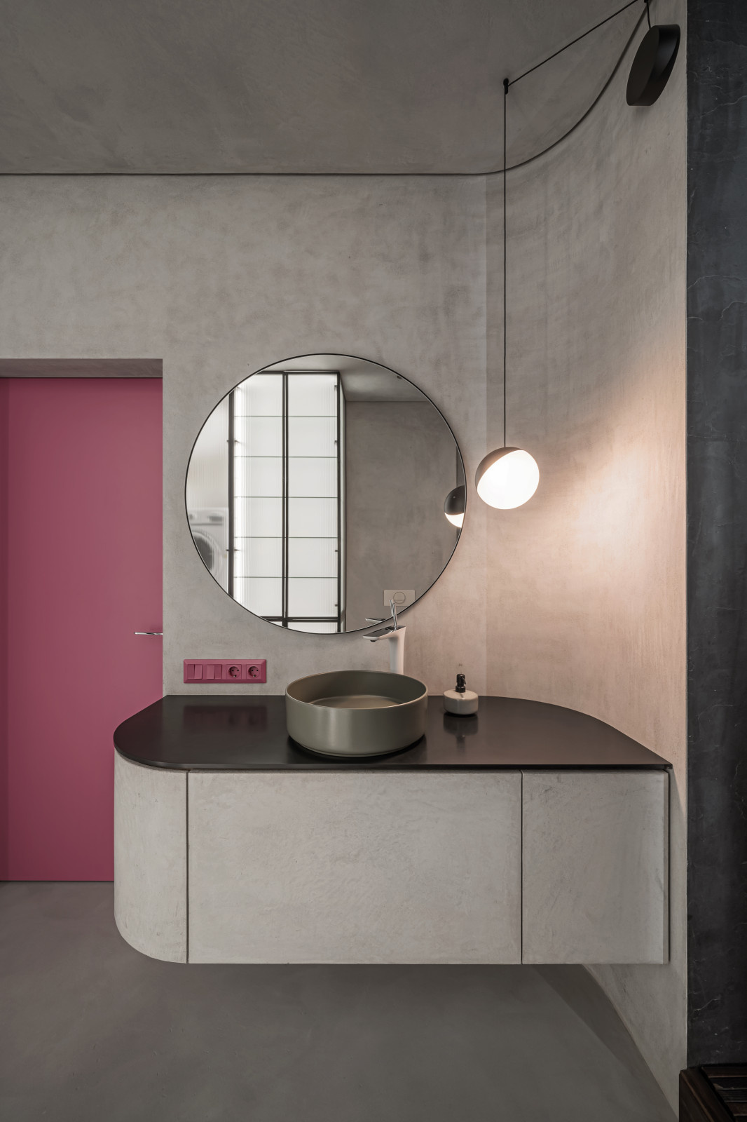 Houzz Украина: Квартира с изгибами и минимумом наполнения